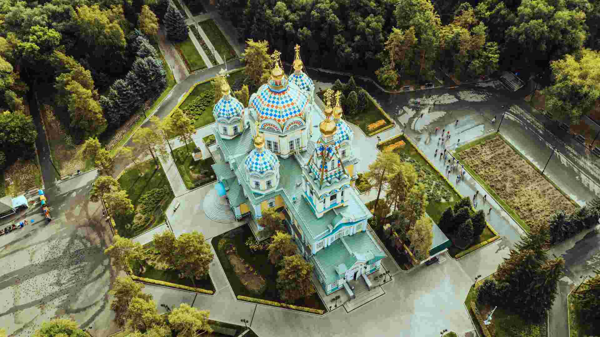 Wine tasting in vineyard